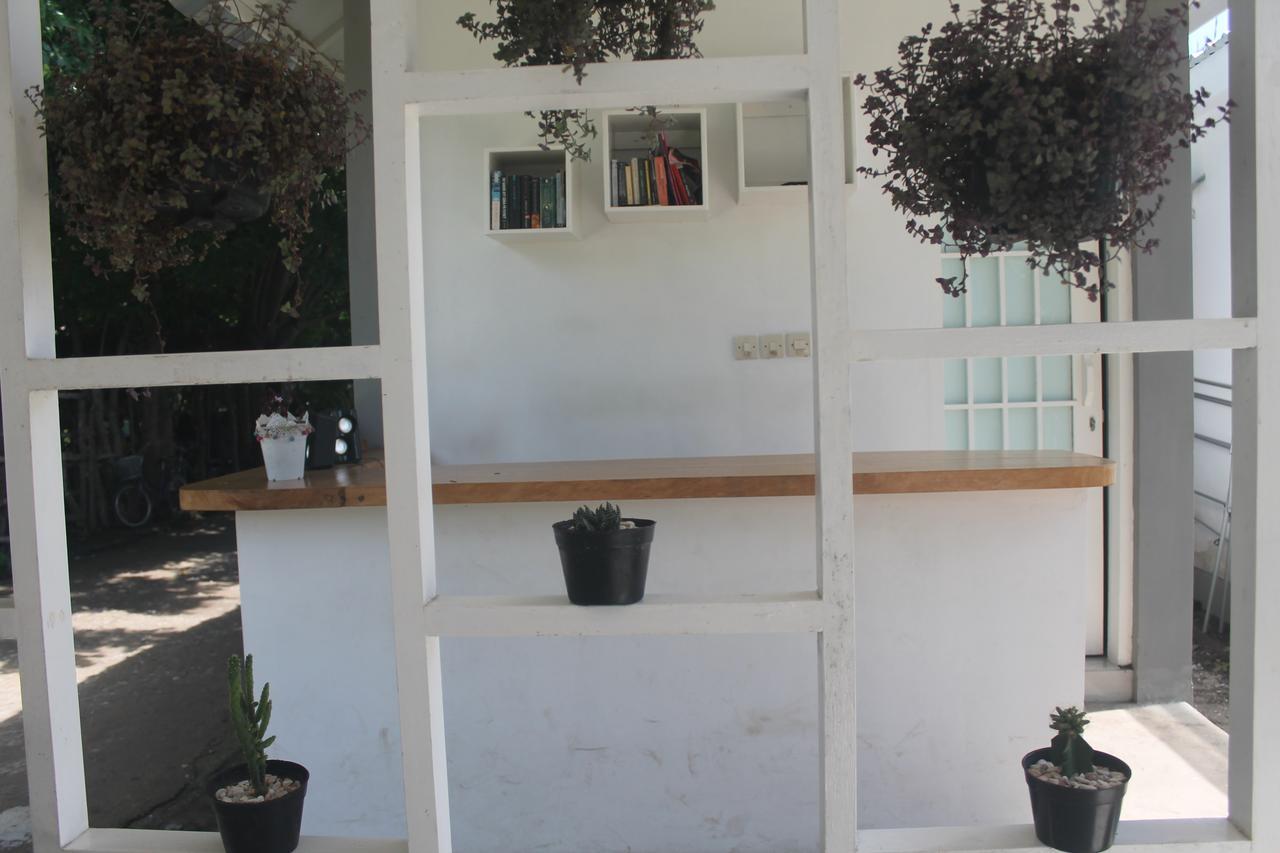 Casa Blanca Gili Air Hotel Exterior photo